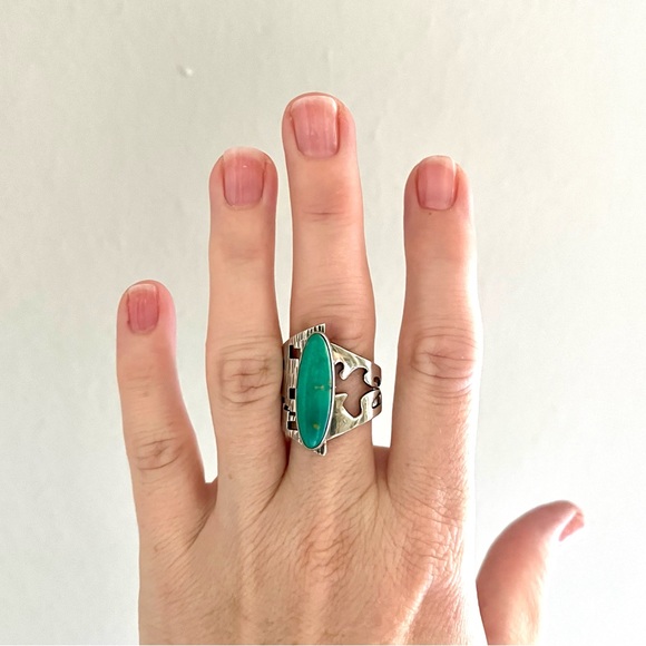 Vintage Turquoise and Sterling Silver Ring - Picture 5 of 8